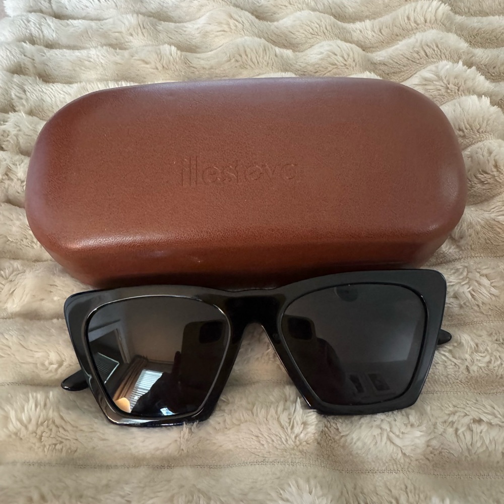 Illesteva Lisbon Sunglasses